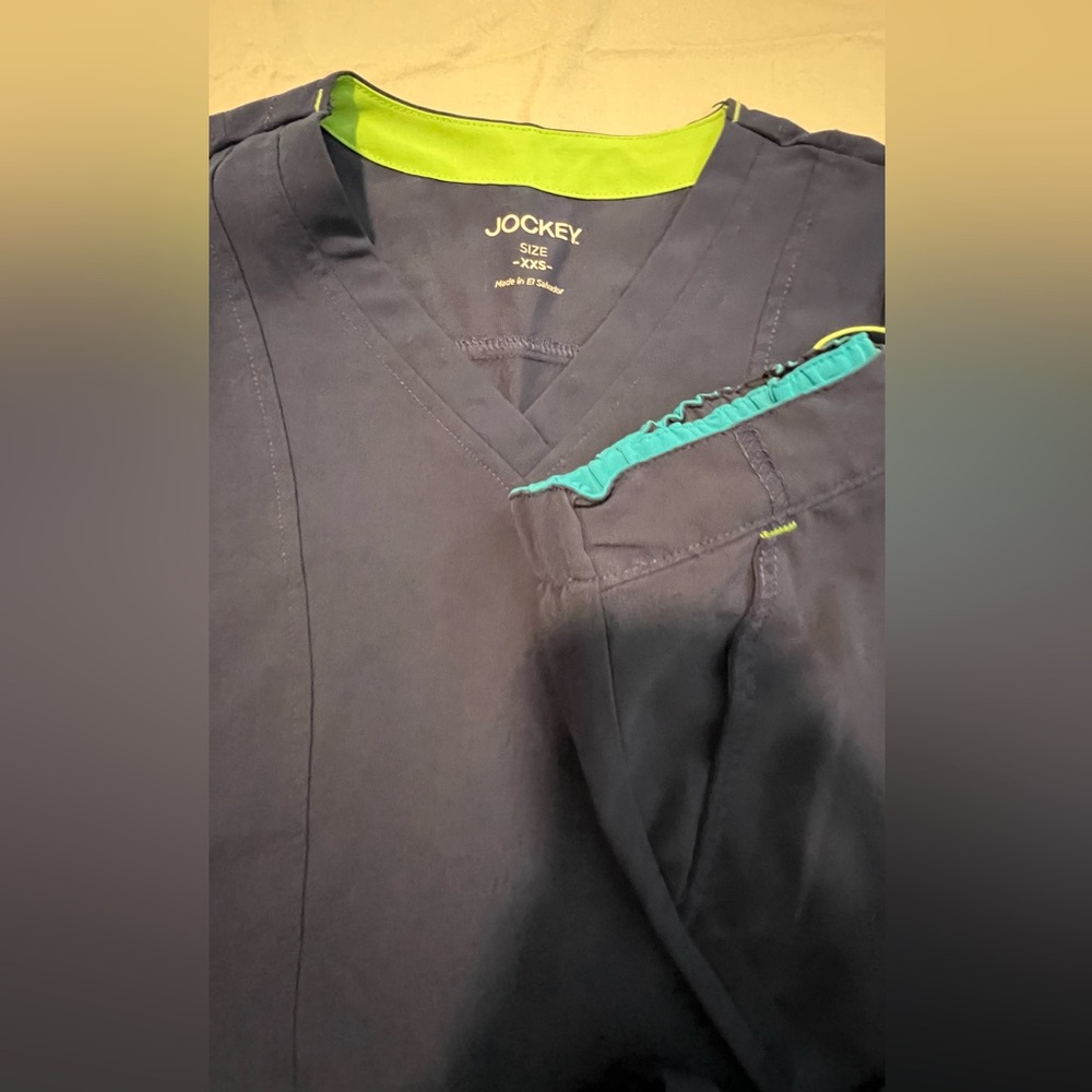 Navy Jockey scrub set
Worn a handful of times.
Make an Offer!